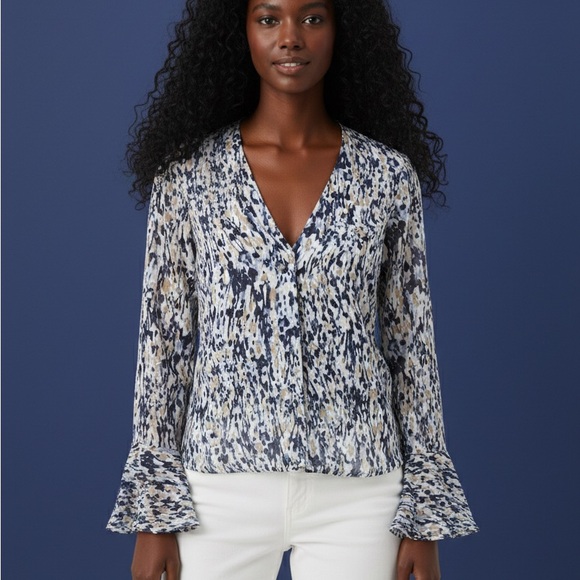 White House Black Market Tops - NWOT Patterned Women's Top Summer Light Blouse Signature Bell Sleeves